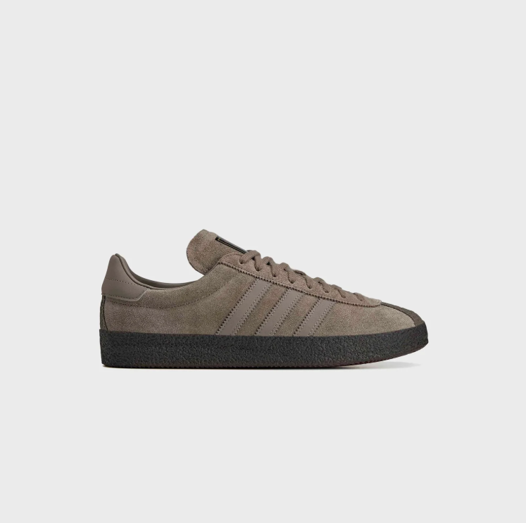 adidas Low-Top Sneakers – Taupe with Black Textured Sole