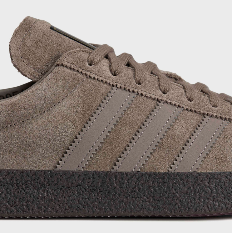 adidas Low-Top Sneakers – Taupe with Black Textured Sole