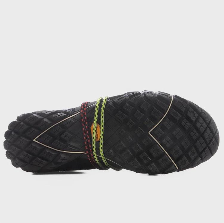 PUMA Low-Top Sneakers – Black & Red with Neon Rope Laces
