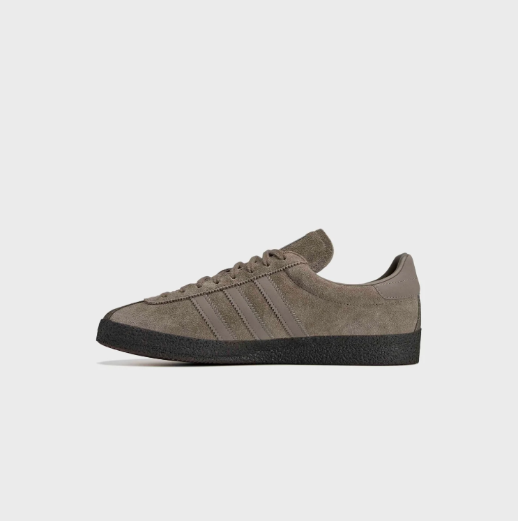 adidas Low-Top Sneakers – Taupe with Black Textured Sole