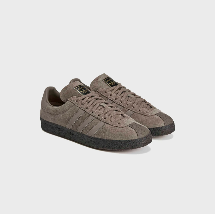 adidas Low-Top Sneakers – Taupe with Black Textured Sole